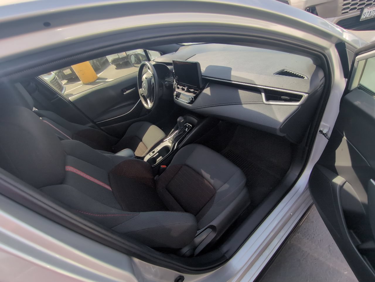 Certified 2025 Toyota Corolla SE FWD image 3