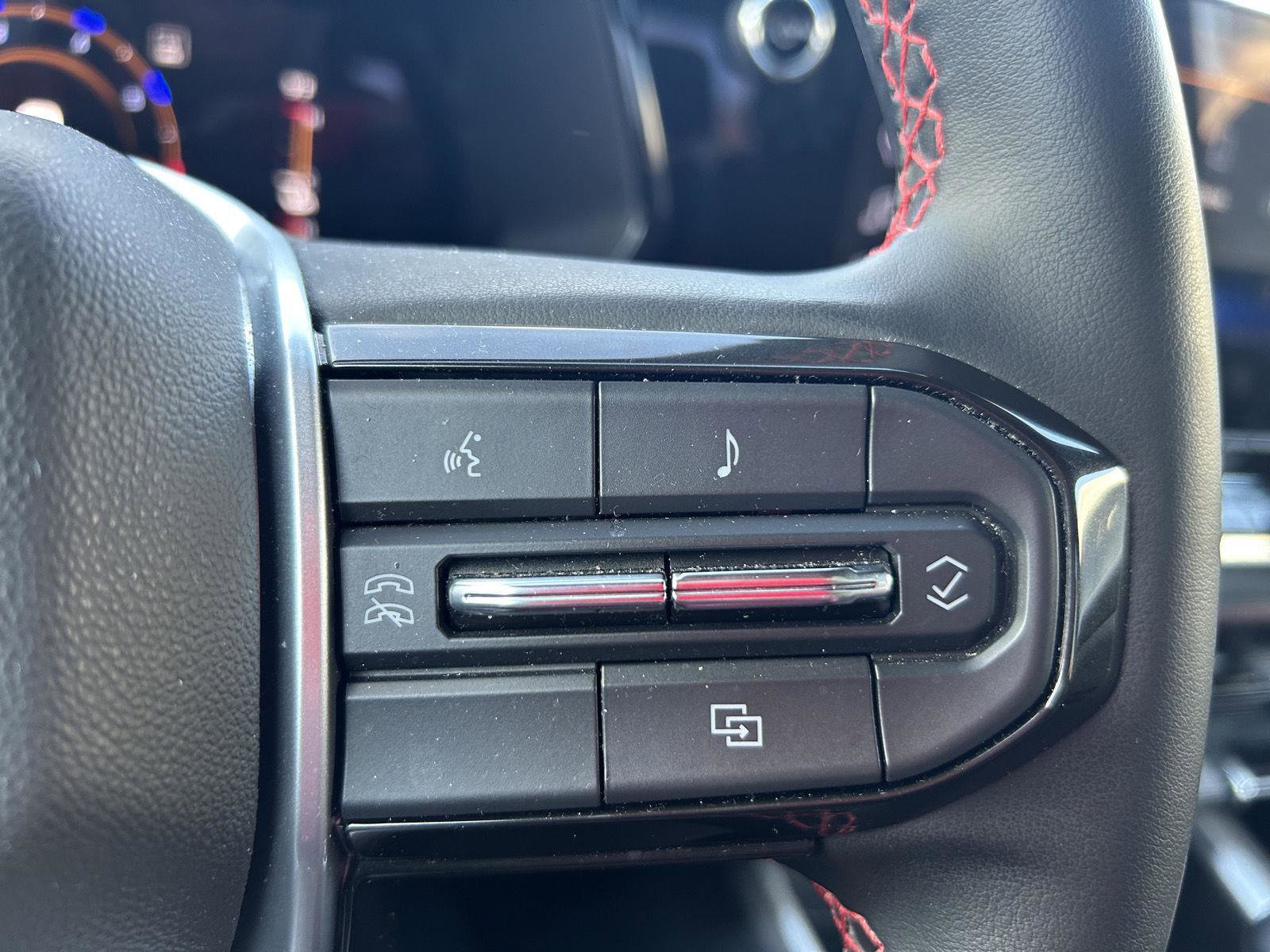 Used 2023 Chevrolet Colorado Z71 w/ Z71 Convenience Package 2 image 11