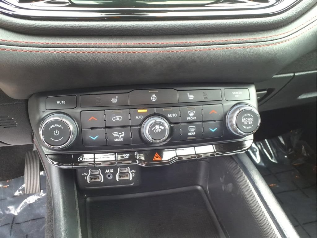 Used 2023 Dodge Durango GT RWD image 9