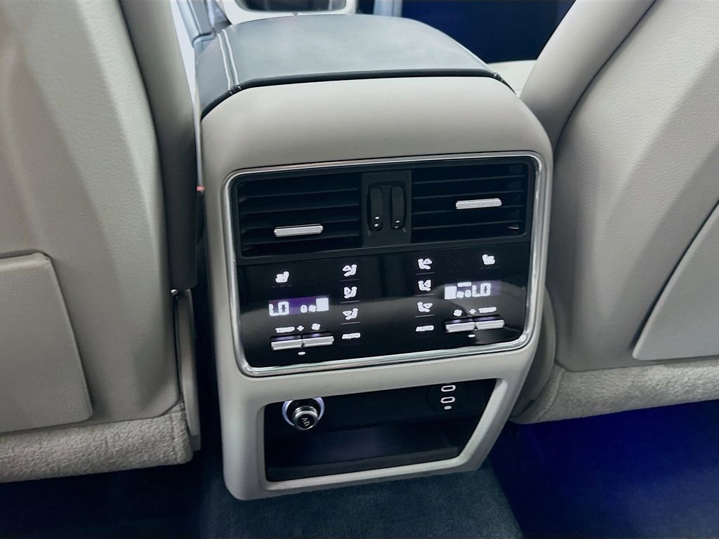 Certified 2023 Porsche Cayenne Platinum Edition image 27