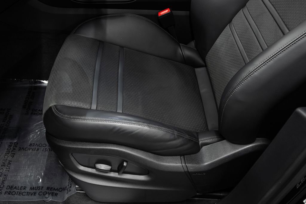 Used 2025 Porsche Cayenne GTS image 40