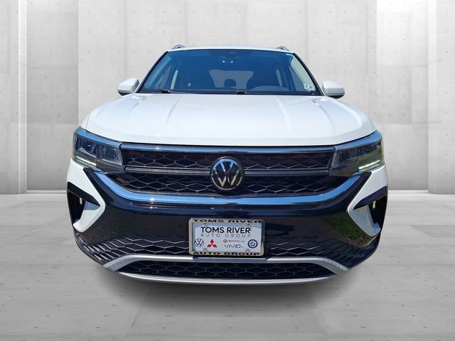 Certified 2024 Volkswagen Taos SE AWD/4WD image 2