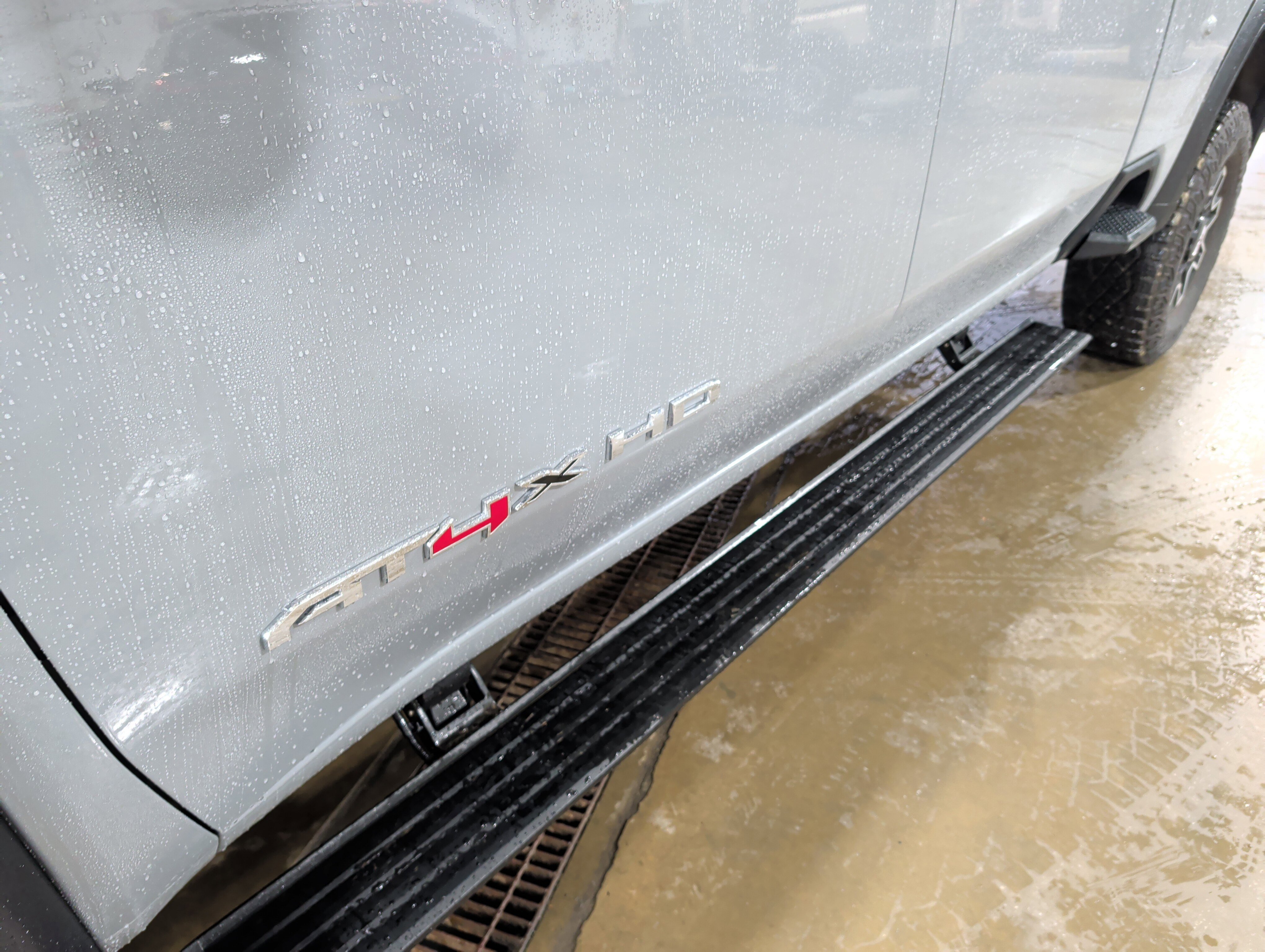 Used 2025 GMC Sierra 2500 AT4X AWD/4WD image 7