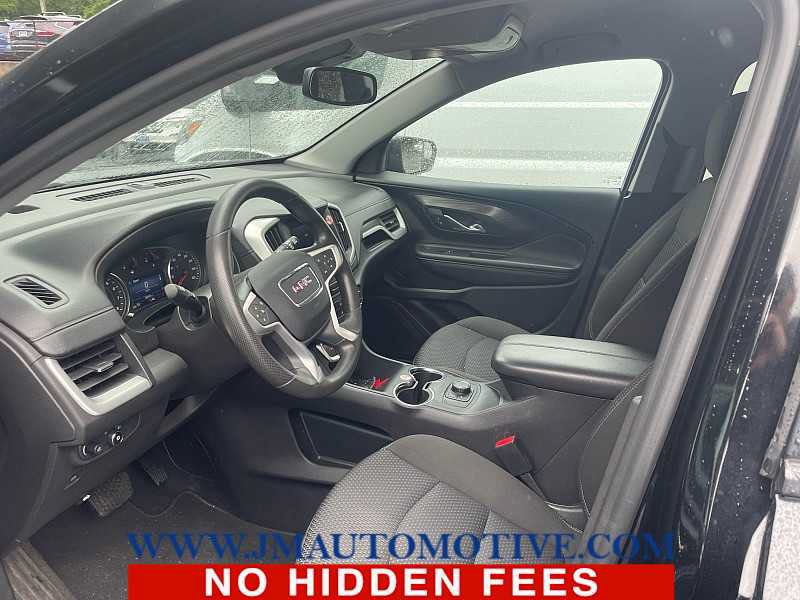Used 2024 GMC Terrain SLE FWD image 2