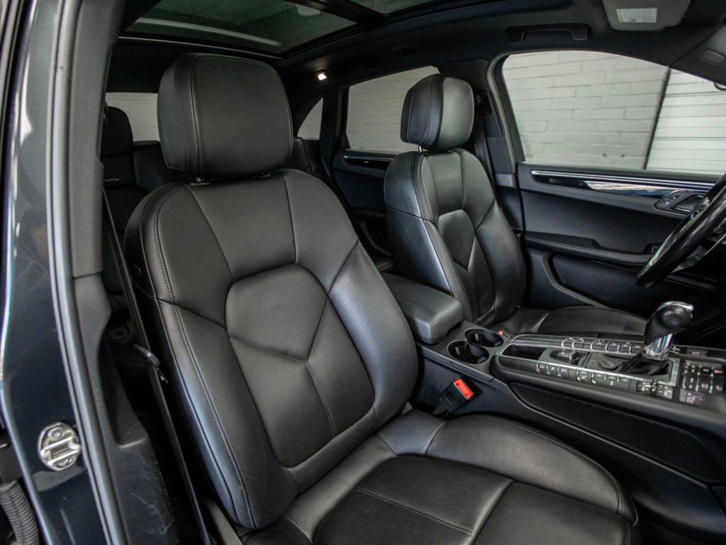 Used 2018 Porsche Macan AWD/4WD image 17