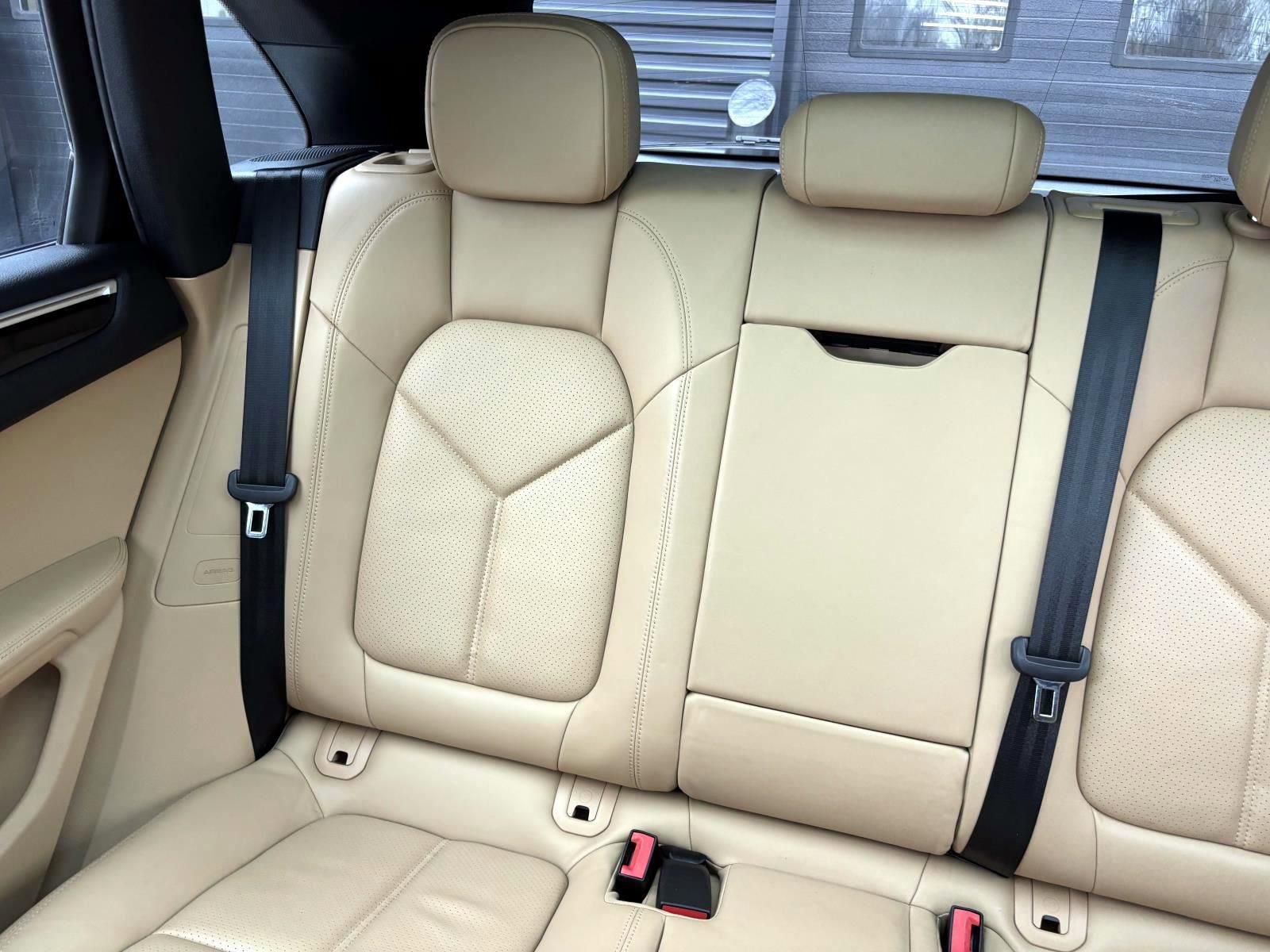 Used 2017 Porsche Macan image 39