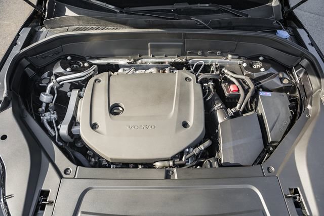 Used 2025 Volvo XC90 B6 Plus image 18