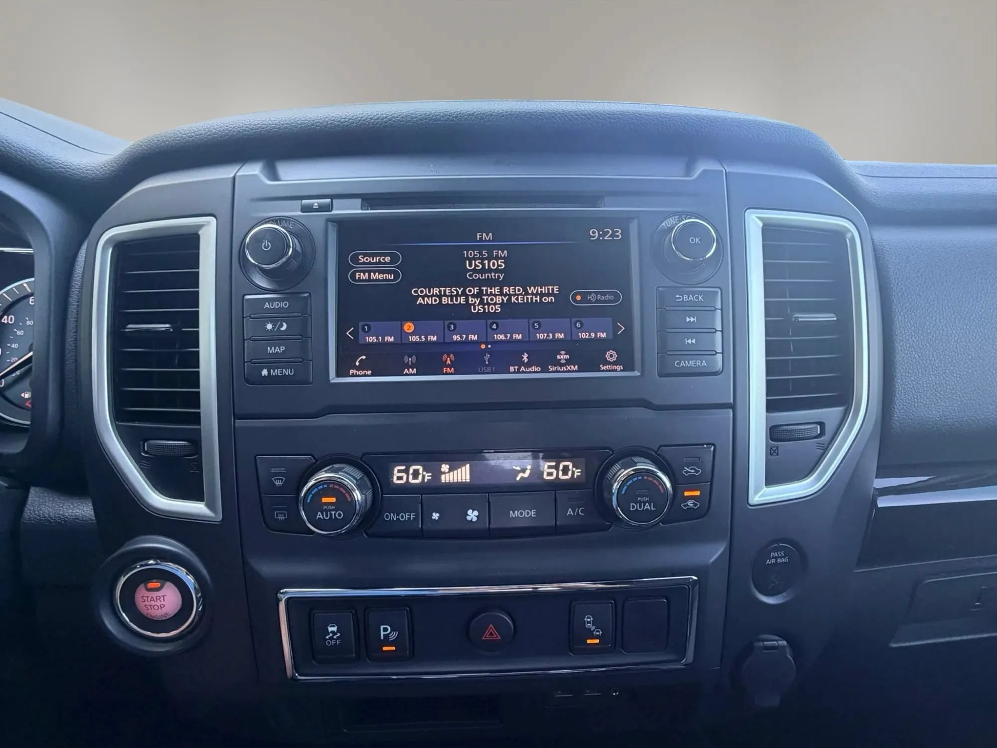 Used 2019 Nissan Titan SV w/ SV Convenience Package RWD image 12