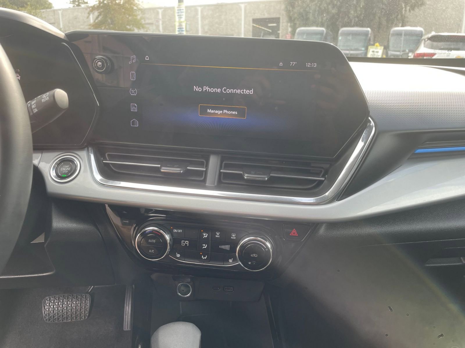 Used 2025 Chevrolet Trax LT w/ LT Convenience Package image 18