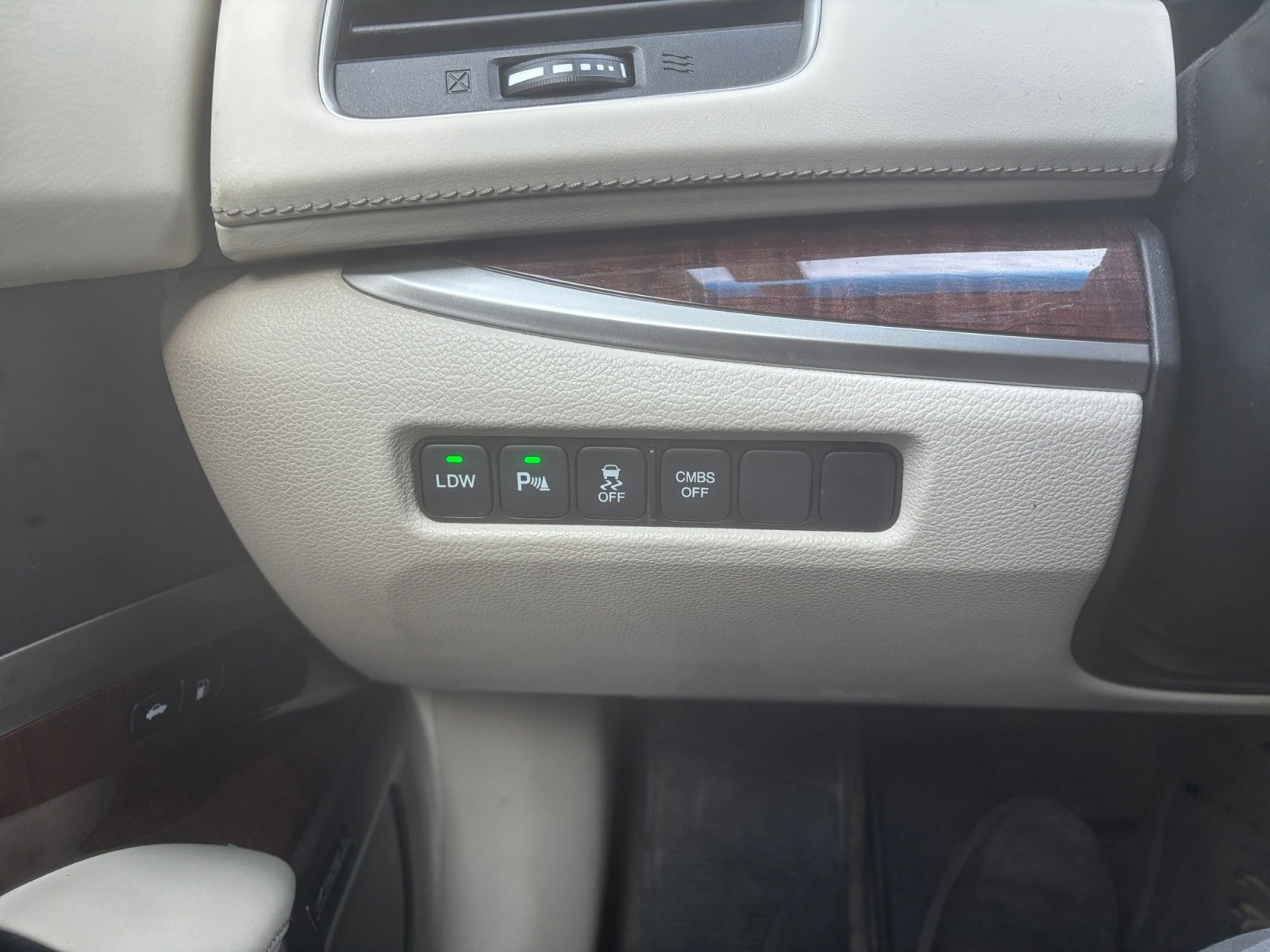 Used 2014 Acura RLX Hybrid w/ Advance Package image 21