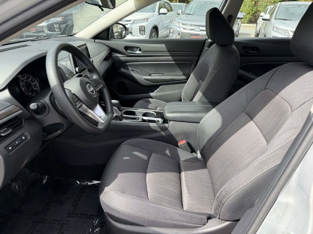 Used 2024 Nissan Altima 2.5 SV FWD image 14