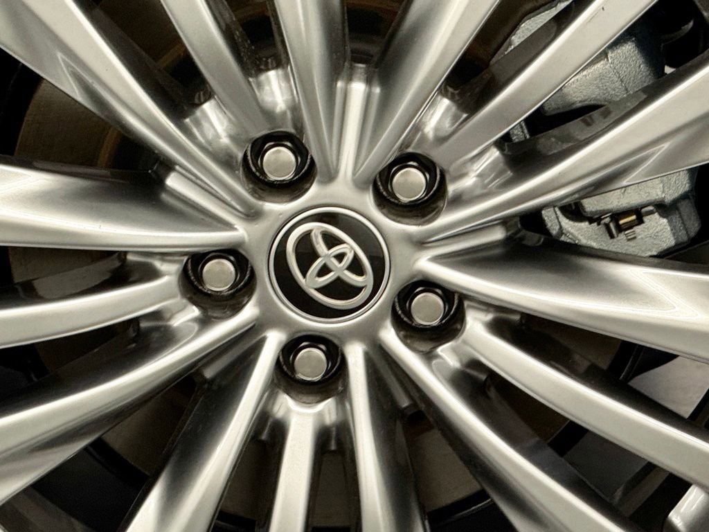 Used 2026 Toyota Highlander Platinum image 15