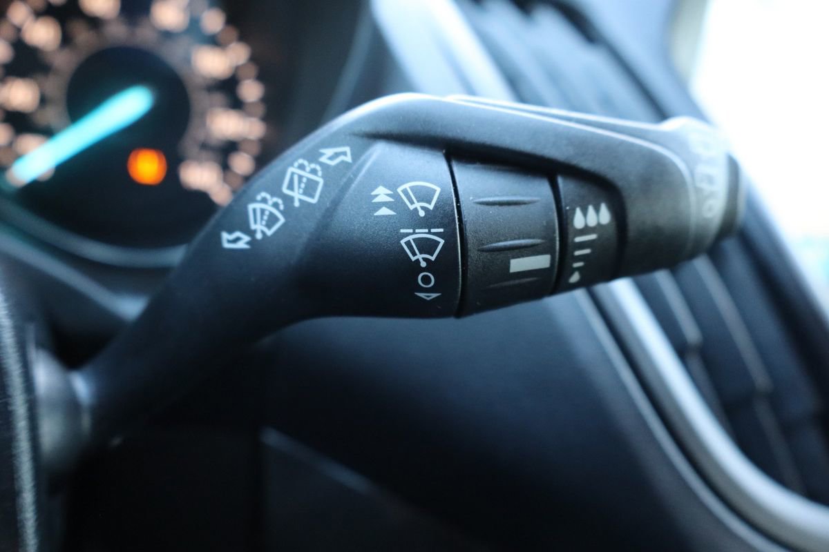 Used 2017 Ford Escape Titanium image 32