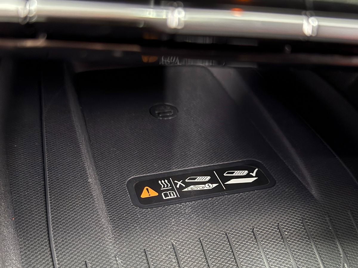 Used 2025 Chevrolet Equinox EV RS FWD image 33