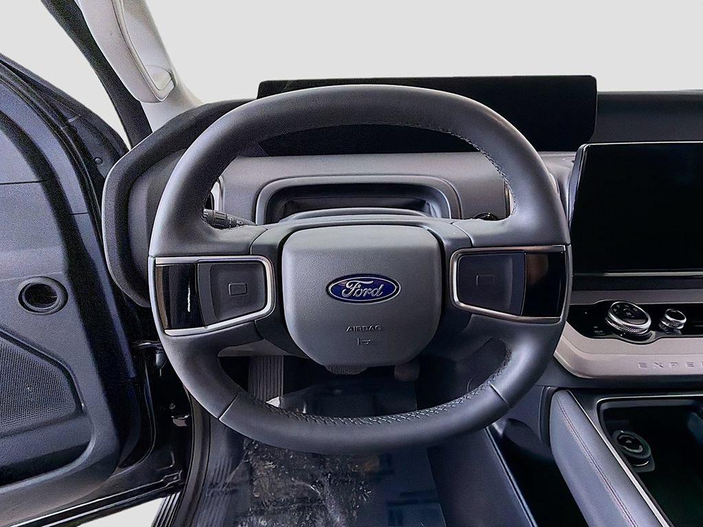 Used 2025 Ford Expedition Active AWD/4WD image 32