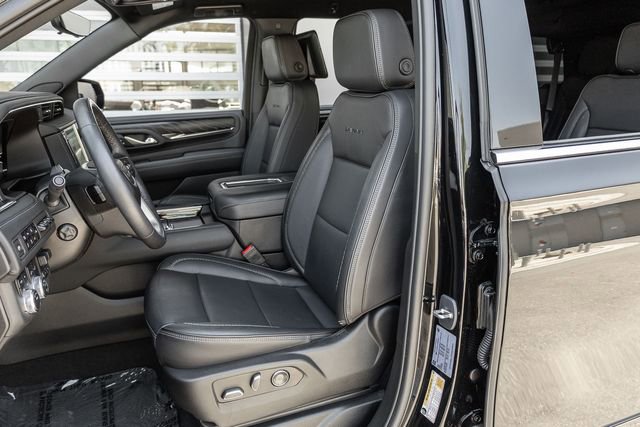 Used 2023 GMC Yukon Denali w/ Advanced Technology Package AWD/4WD image 13