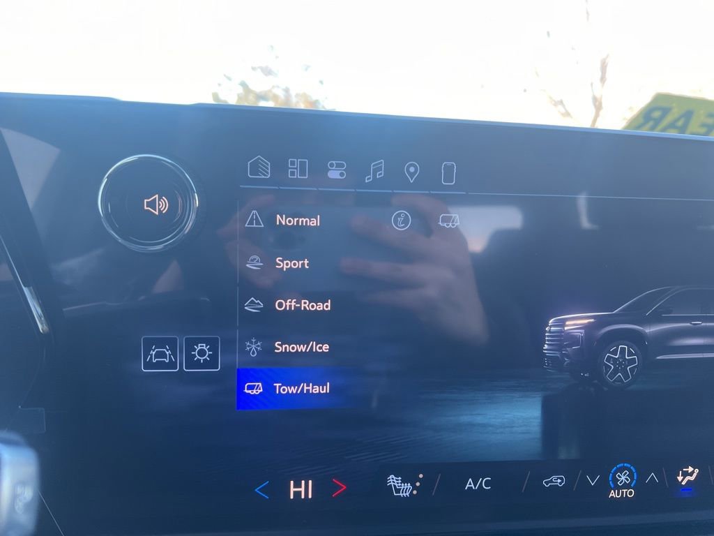 New 2026 Chevrolet Traverse LT w/ Driver Confidence Package image 21