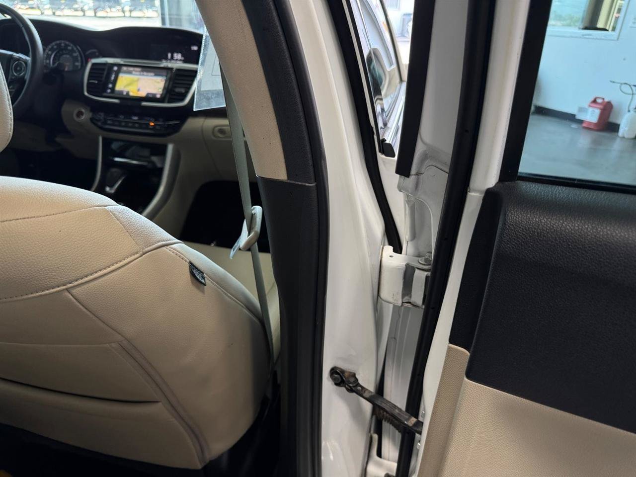 Used 2016 Honda Accord Touring image 30