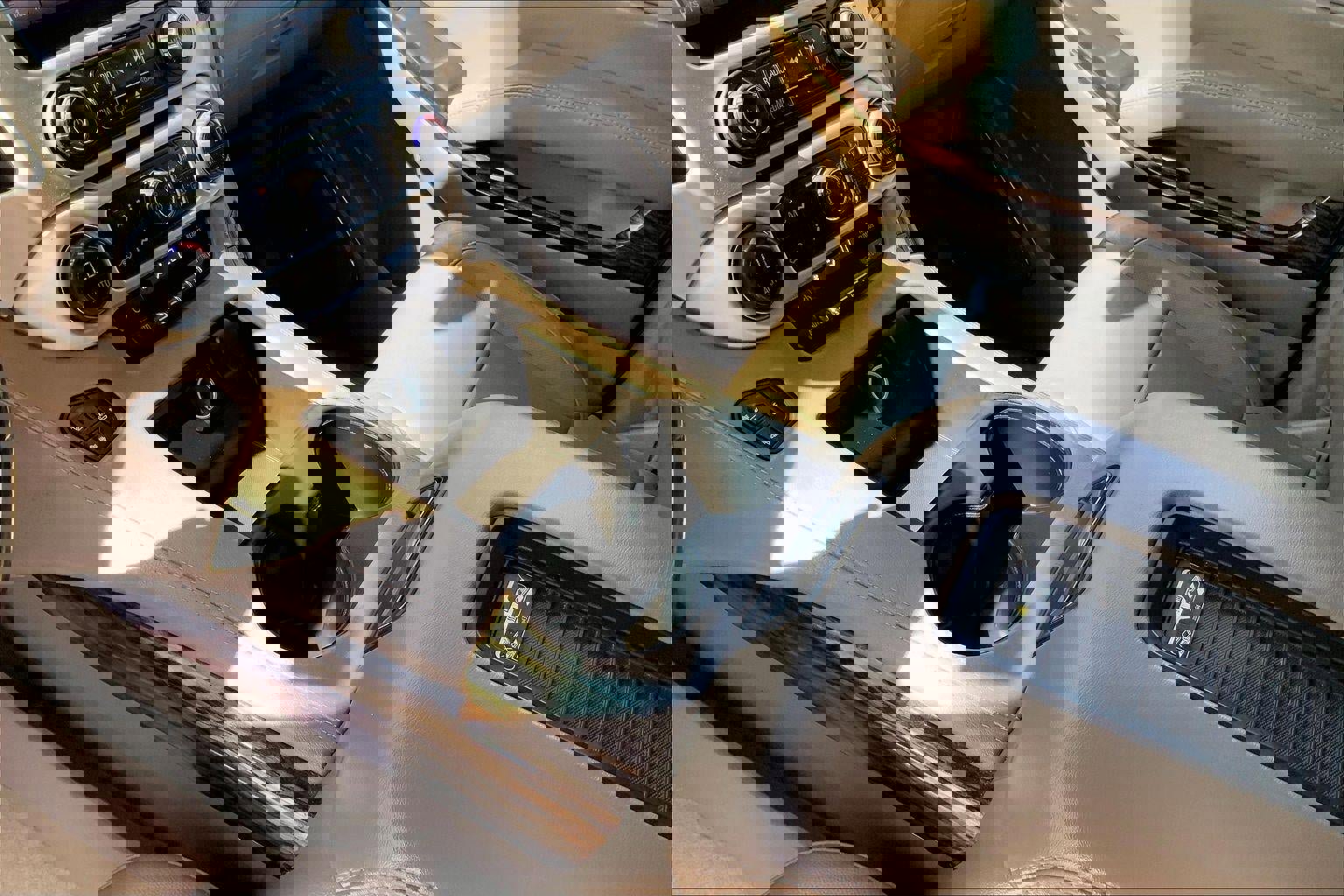 Used 2015 GMC Yukon XL SLT w/ Open Road Package AWD/4WD image 17