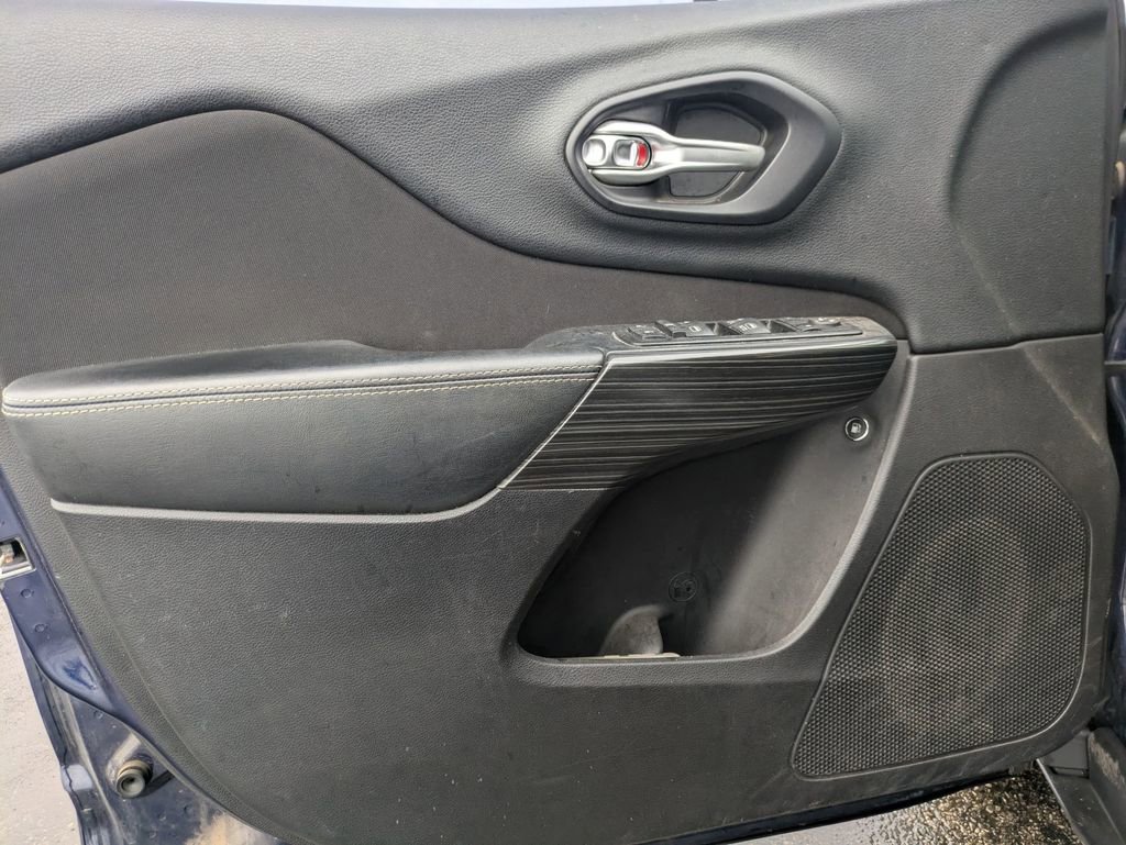 Used 2016 Jeep Cherokee Latitude w/ Cold Weather Group image 21