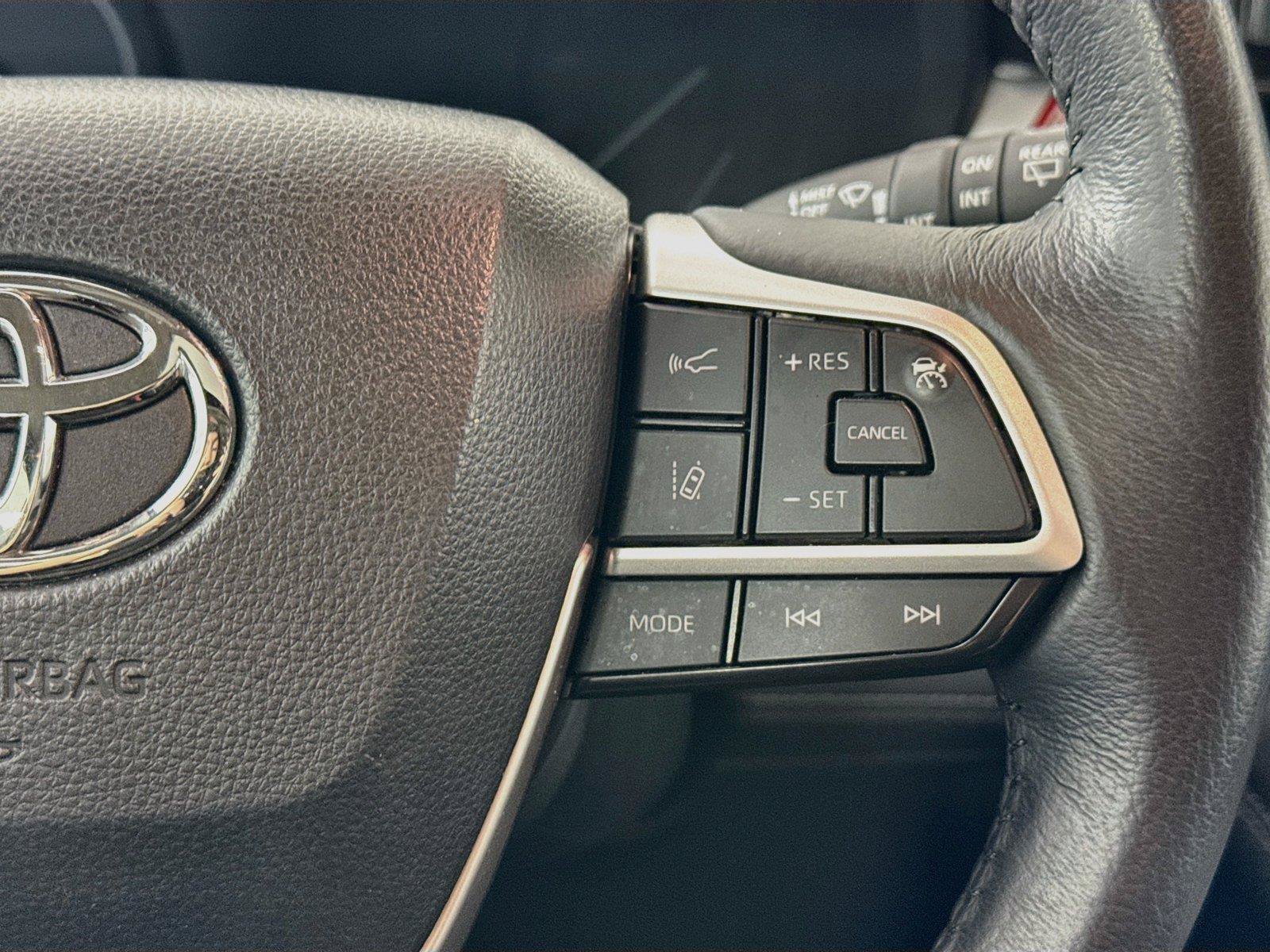 Certified 2025 Toyota Sienna XLE FWD image 20