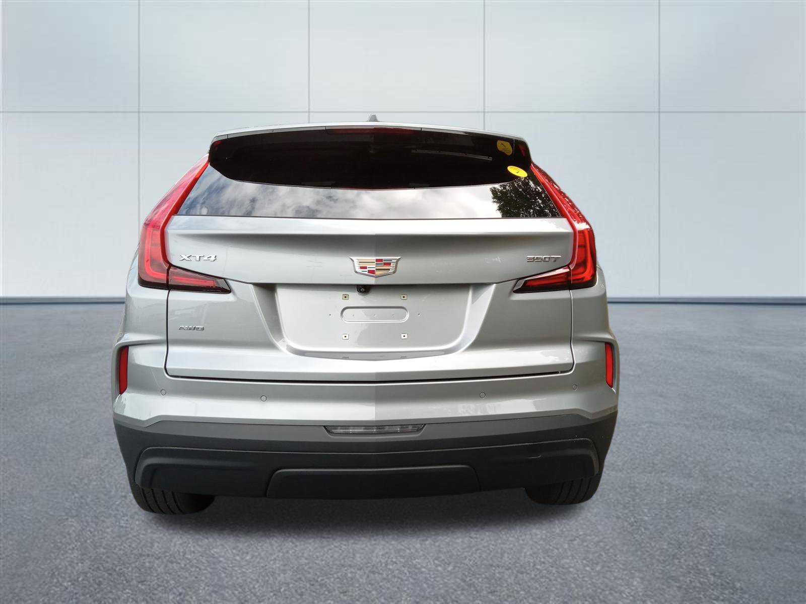 Used 2024 Cadillac XT4 Luxury w/ Cold Weather Package AWD/4WD image 4
