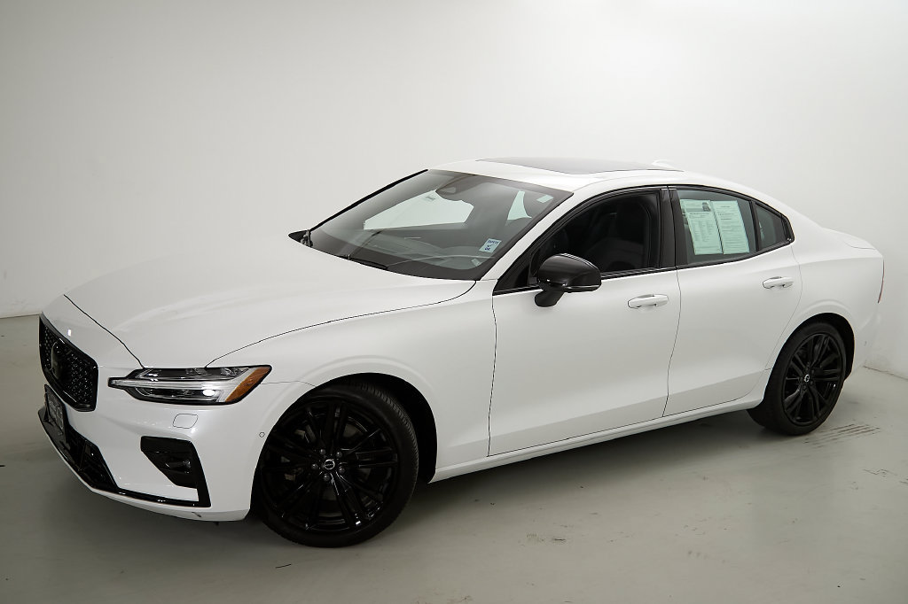 Certified 2025 Volvo S60 B5 Ultra AWD/4WD image 3