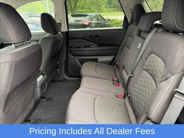 Used 2024 Nissan Pathfinder SV AWD/4WD image 18