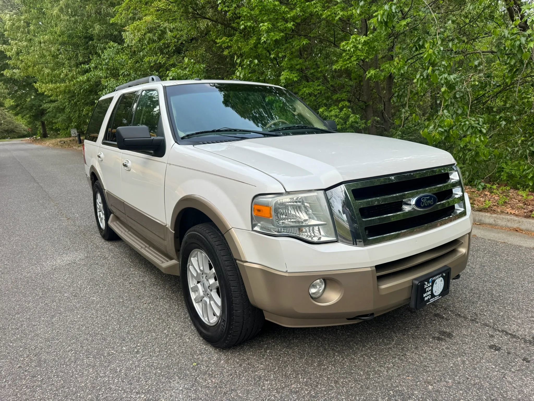 Used 2014 Ford Expedition XLT w/ Equipment Group 202A AWD/4WD image 2