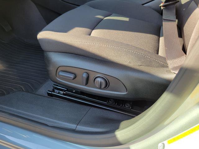Used 2025 Chevrolet Malibu LT FWD image 9