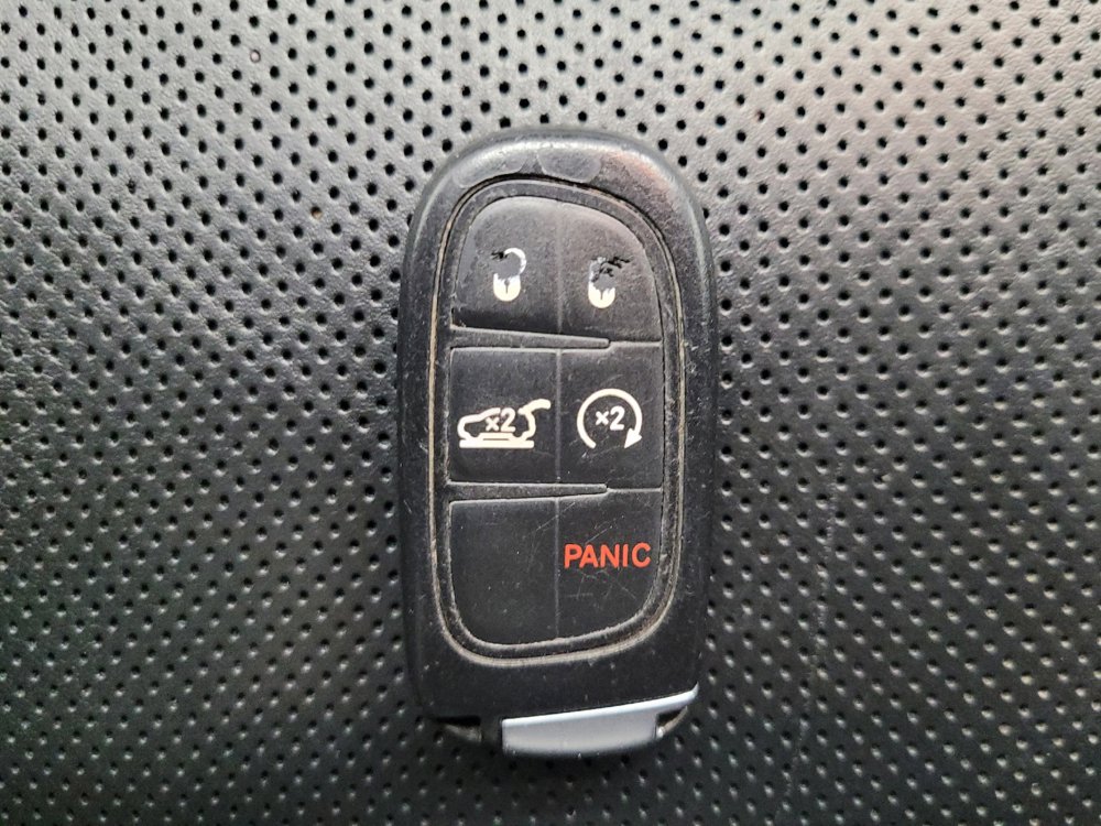 Used 2019 Jeep Cherokee Limited w/ Luxury Group FWD image 32