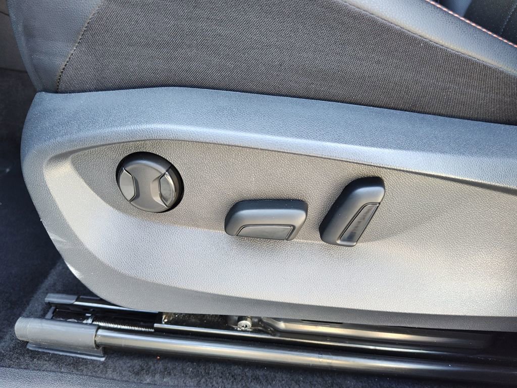 Used 2024 Volkswagen Tiguan Wolfsburg Edition image 22