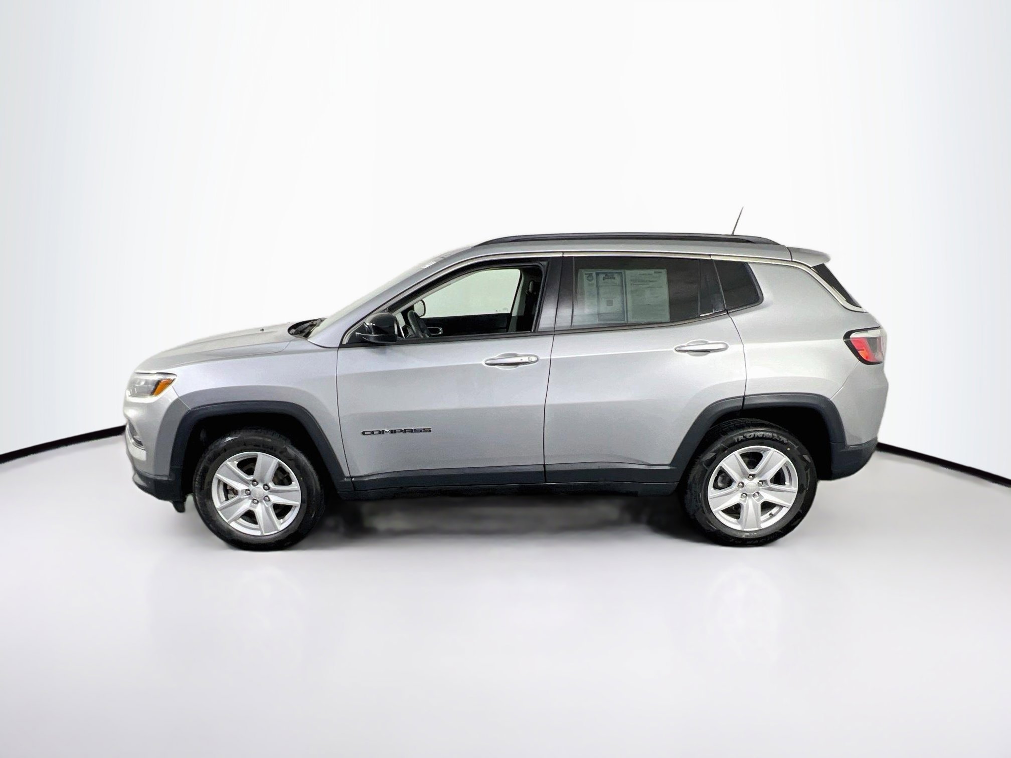 Used 2022 Jeep Compass Latitude AWD/4WD image 8