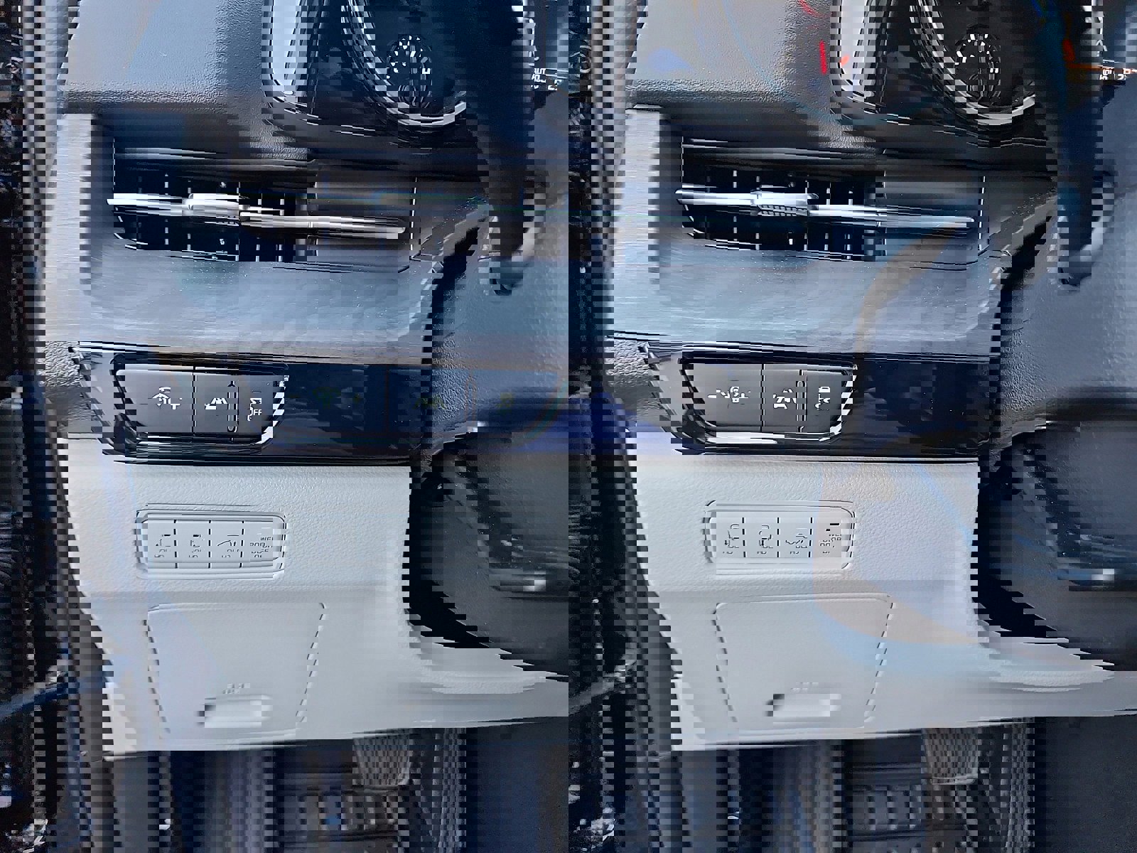 Used 2024 Kia Carnival EX image 13