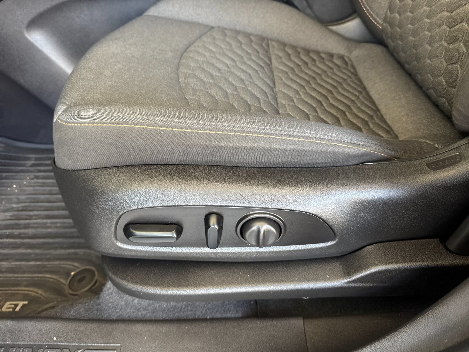 Used 2019 Chevrolet Equinox LT AWD/4WD image 12