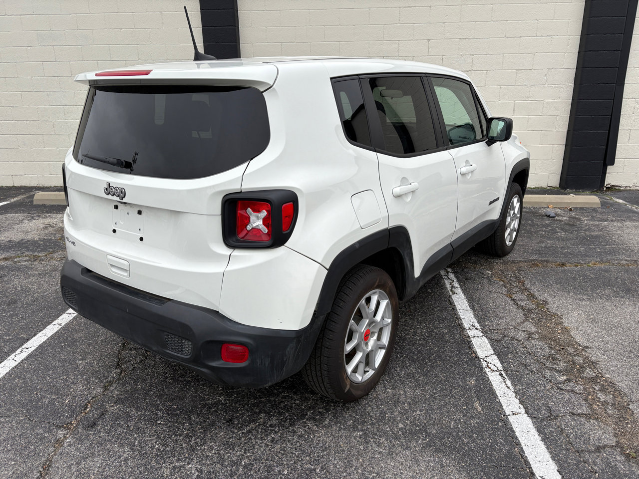 Used 2023 Jeep Renegade Latitude image 4