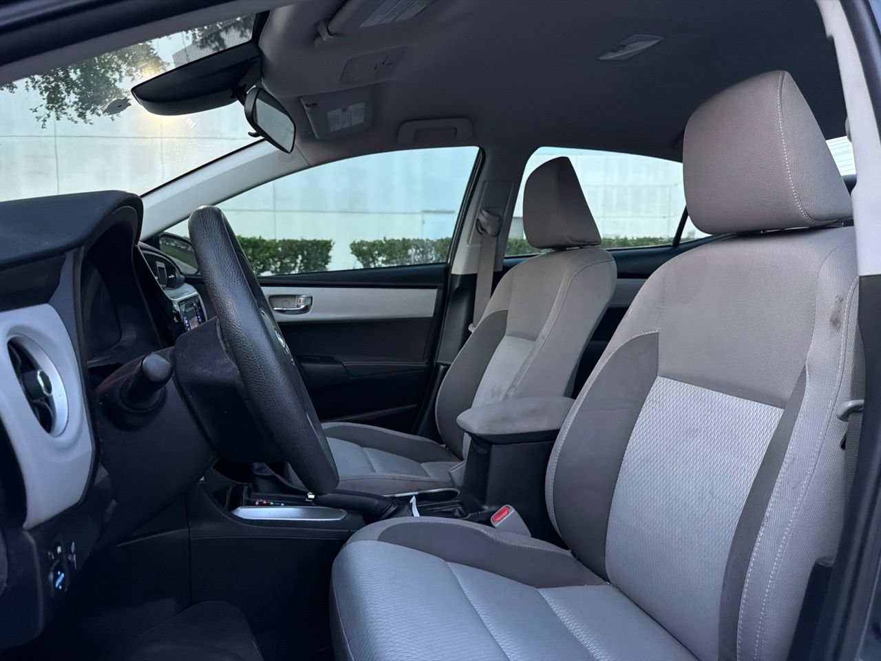 Used 2017 Toyota Corolla LE FWD image 9