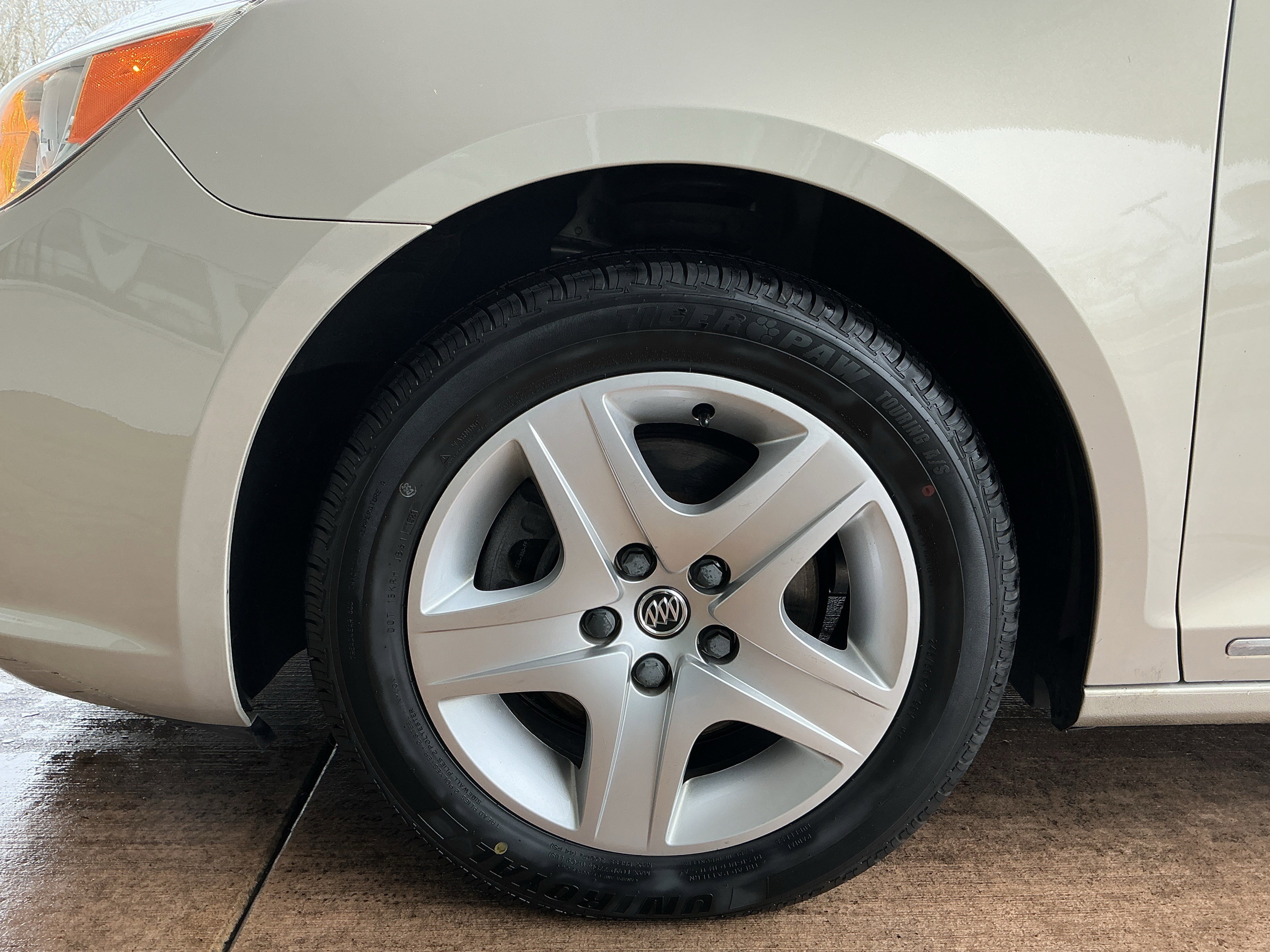 Used 2010 Buick LaCrosse CX image 26