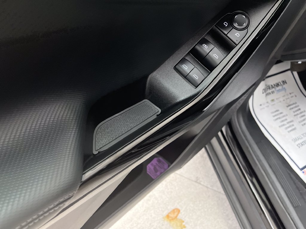 Used 2025 Chevrolet Equinox LT w/ Safety and Technology Package FWD image 12