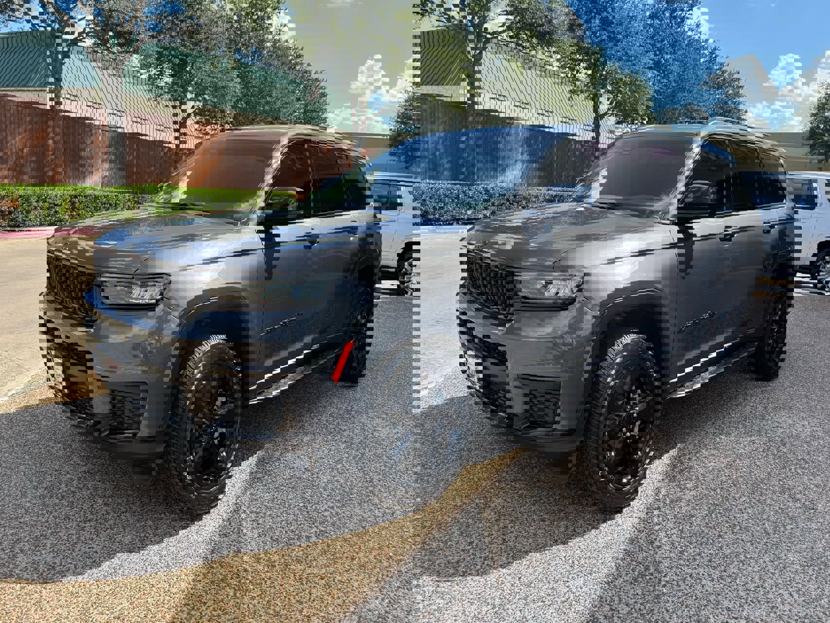 Used 2023 Jeep Grand Cherokee L Laredo image 12