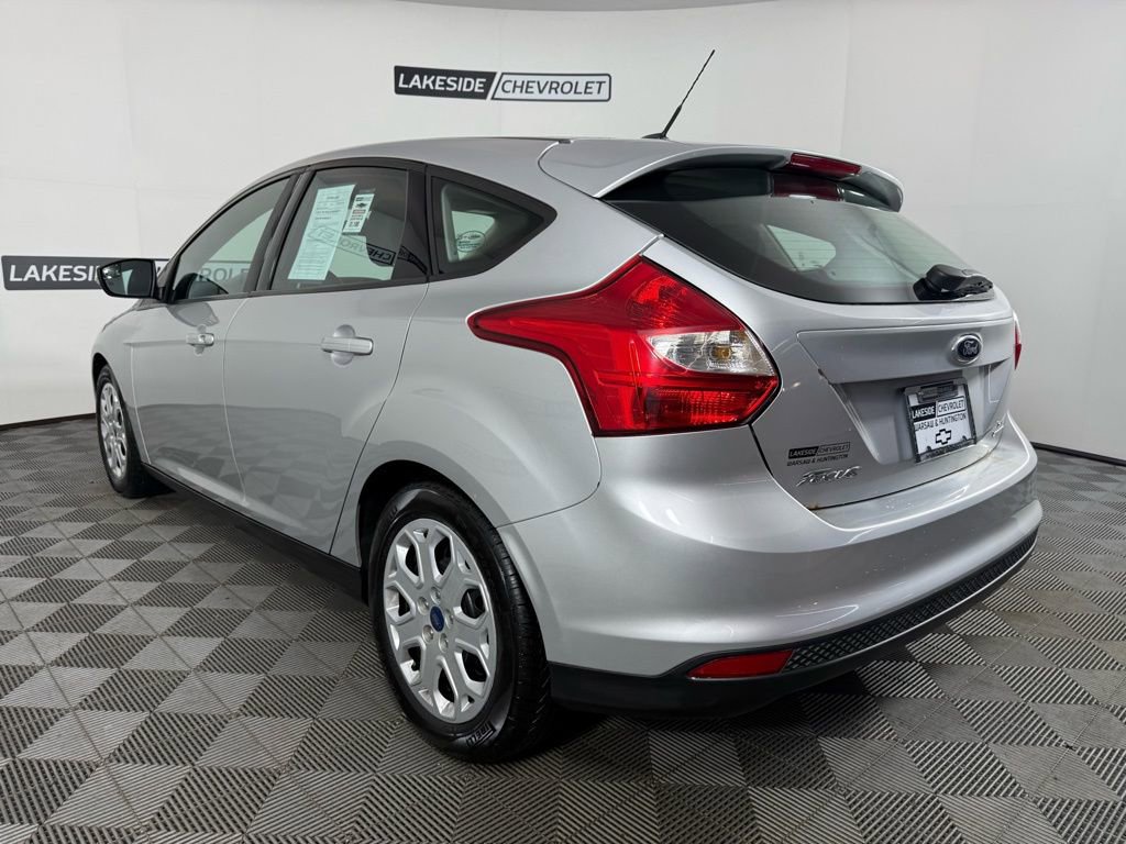 Used 2014 Ford Focus SE w/ SE Winter Package image 4
