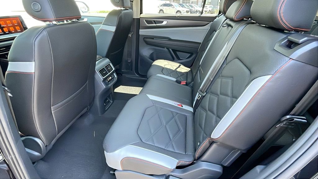 New 2025 Volkswagen Atlas Peak Edition SE AWD/4WD image 16