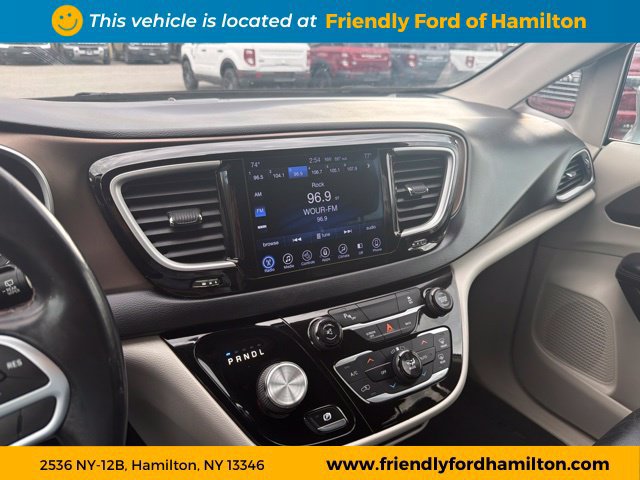 Used 2017 Chrysler Pacifica Touring-L w/ Tire & Wheel Group FWD image 55