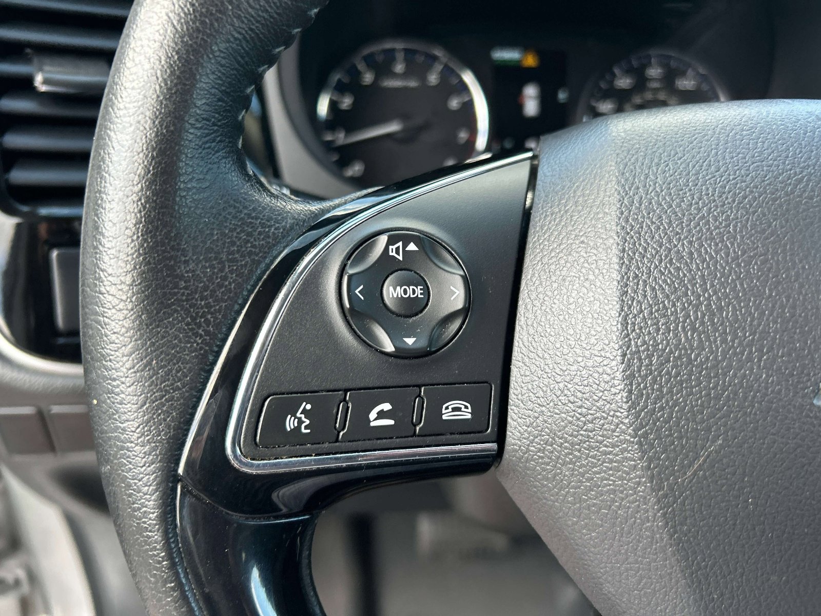 Used 2019 Mitsubishi Outlander SE image 16