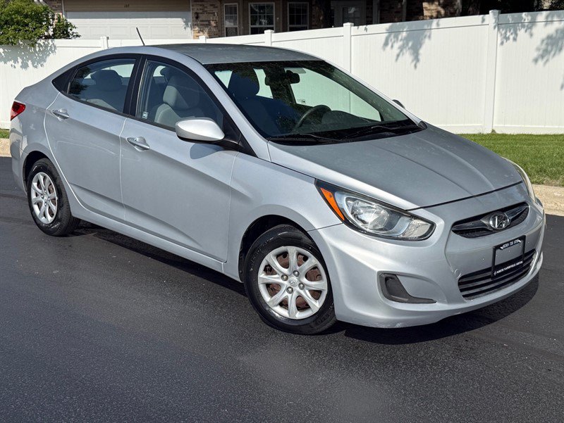 Used 2012 Hyundai Accent GLS FWD image 1