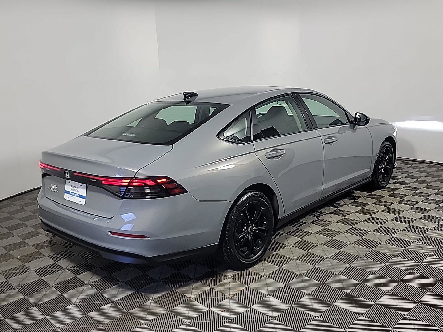 Certified 2025 Honda Accord SE image 4