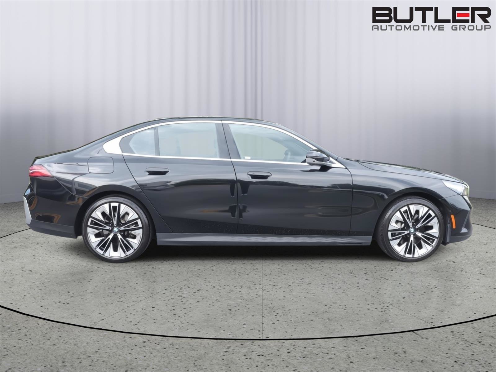 Used 2025 BMW 530i xDrive w/ Premium Package AWD/4WD image 7