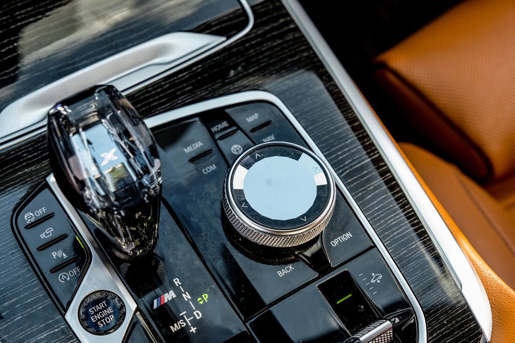 Used 2021 BMW X7 M50i w/ Executive Package image 28