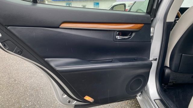 Used 2015 Lexus ES 300h image 15