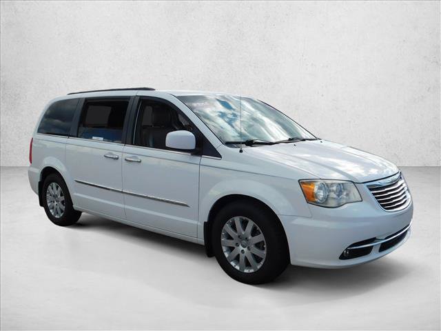 Used 2014 Chrysler Town & Country Touring FWD image 6